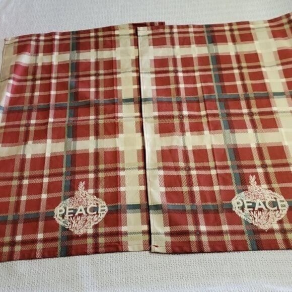 Holiday Ornament "PEACE" Soft Red/Cream/Green Decorative 17"x26" Cotton Towels - Picture 7 of 7